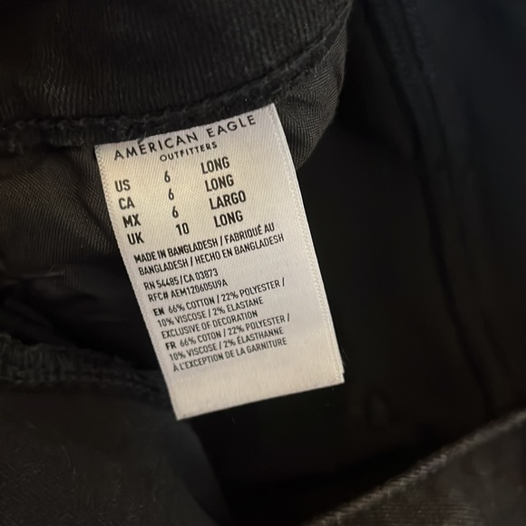 6 Long Curvy Black Distressed Jeans - Picture 5 of 5